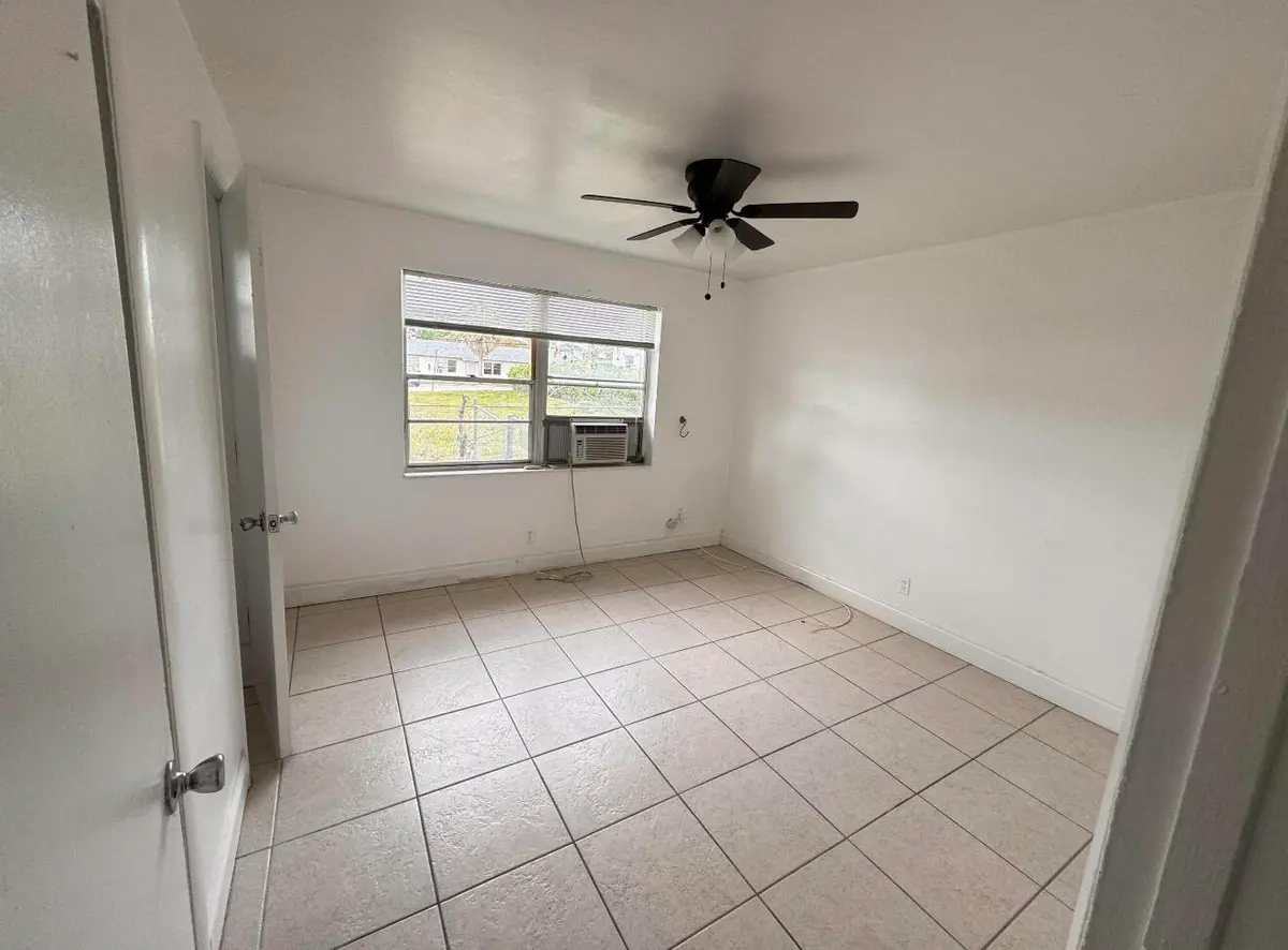 IMG_1405 at 1976 Windsor Drive, North Palm Beach