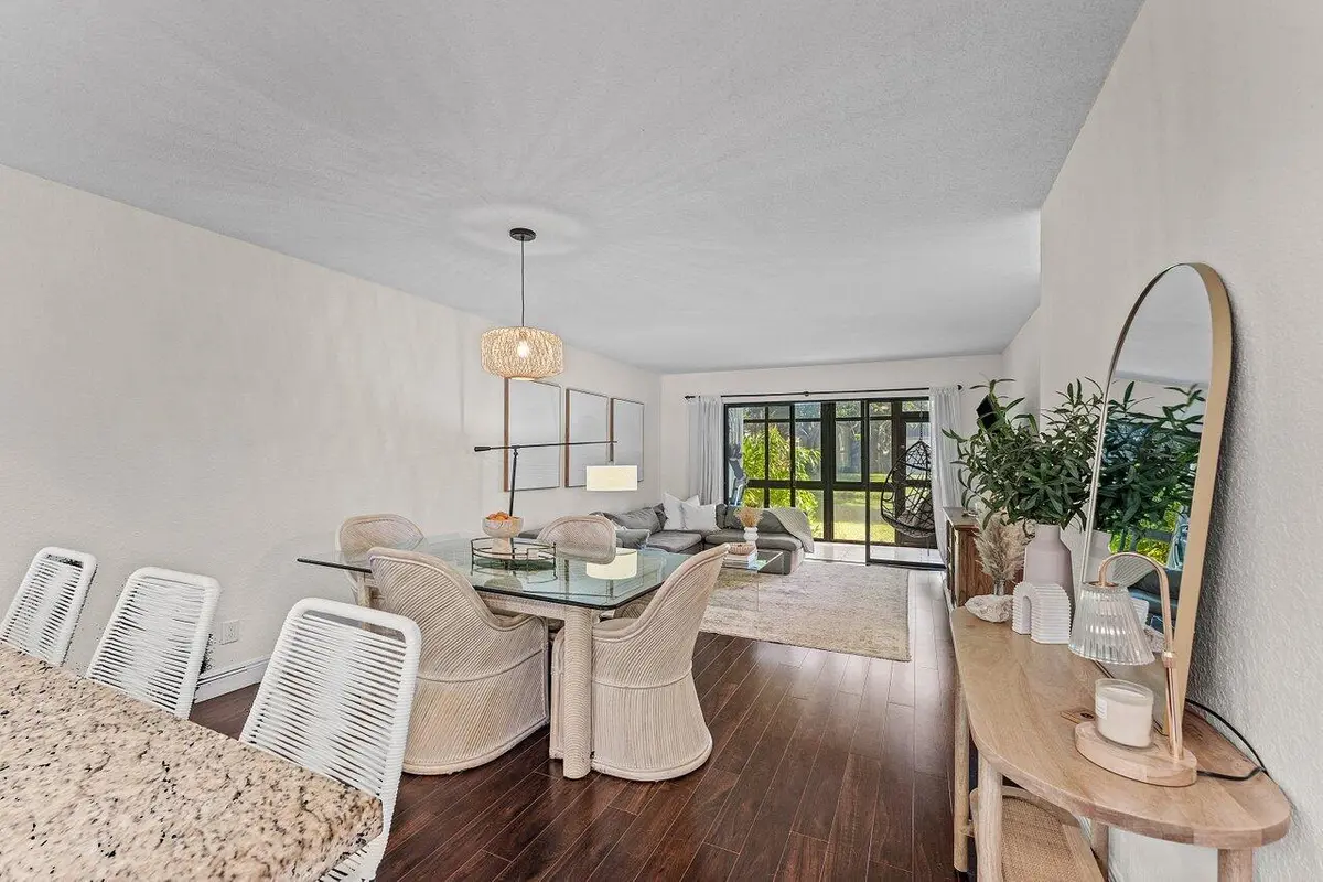 Dining at 4225 Carambola Circle 26108, Coconut Creek