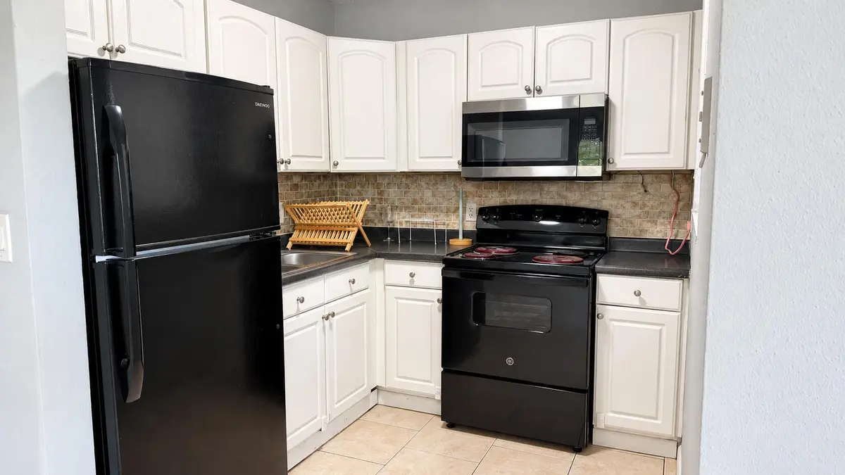 Kitchen 2 at 173 NW 42ND Street 4, Oakland Park