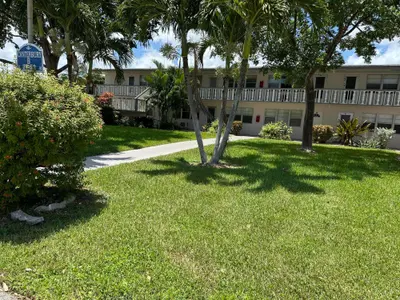 29 Canterbury B, West Palm Beach – Condominium for rent