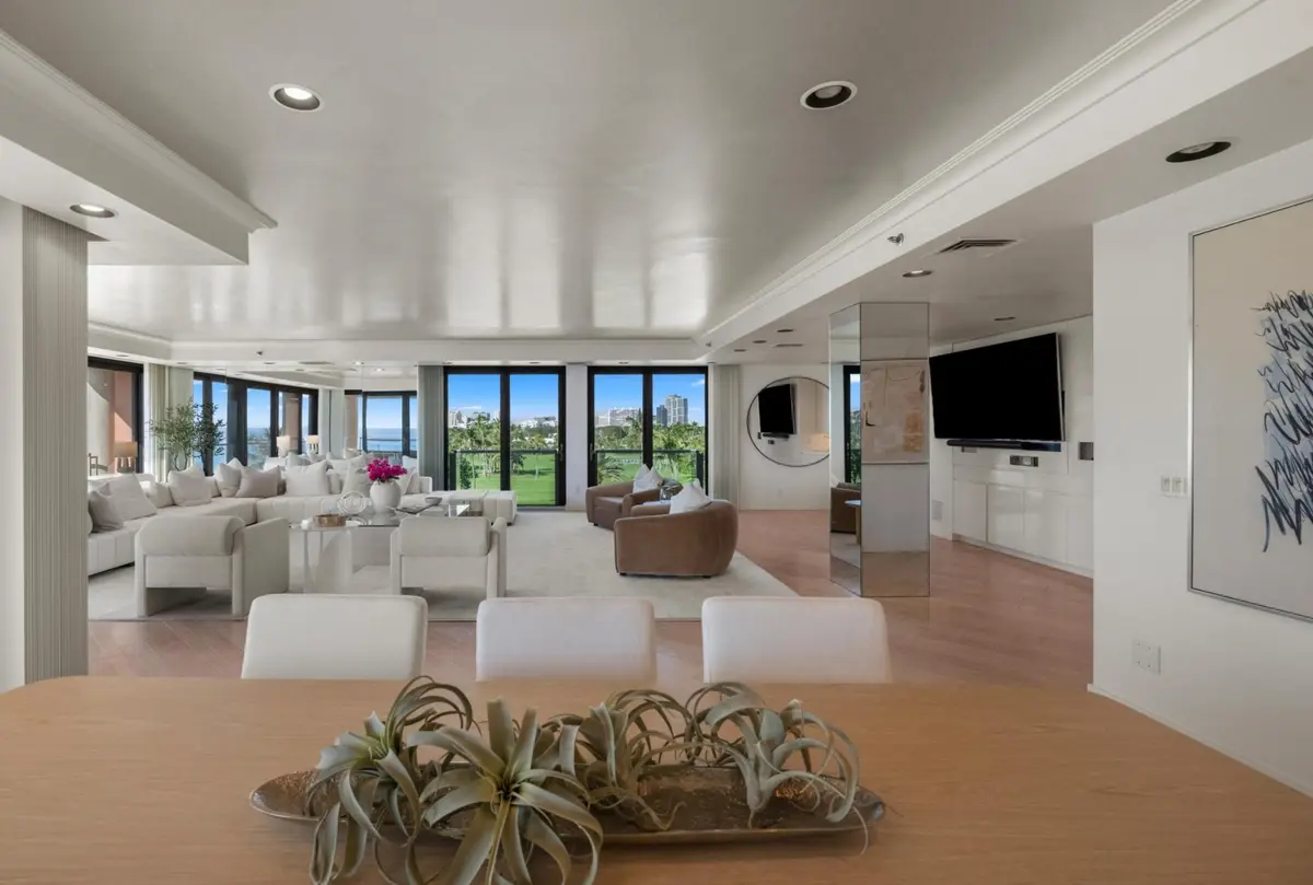 Dining/living at 2 N BREAKERS Row N45, Palm Beach