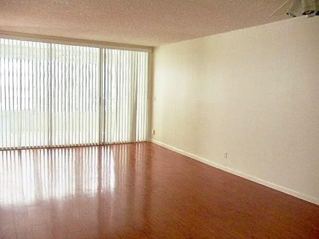 Photo 2 at 9235 LAGOON Place 315, Davie