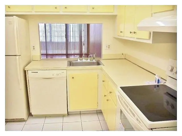 Photo 3 at 9235 LAGOON Place 315, Davie