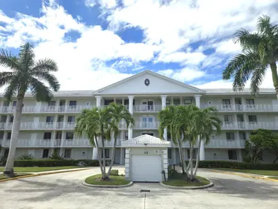 2621 VILLAGE Boulevard 202, West Palm Beach – Condominium for sale