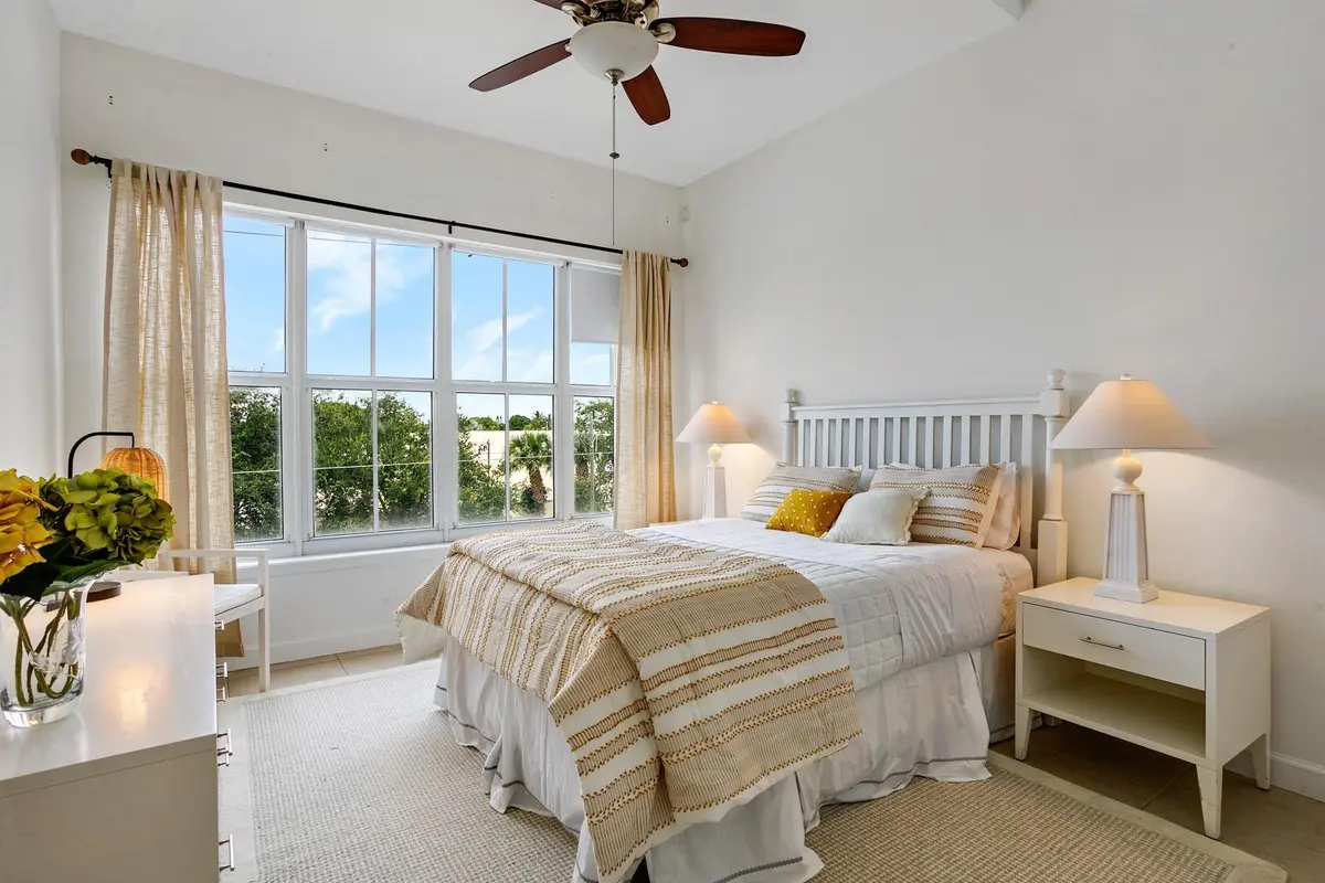 Photo 2 at 3960 N Flagler Drive 306, West Palm Beach