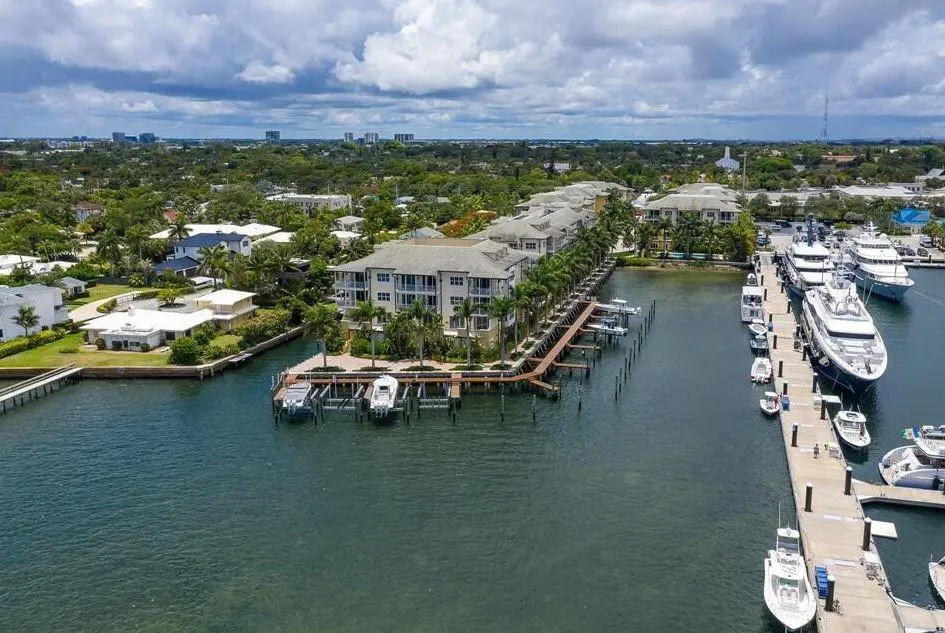 Photo 4 at 3960 N Flagler Drive 306, West Palm Beach