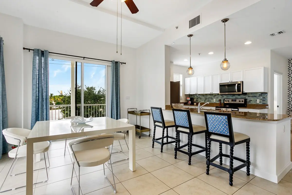 Photo 7 at 3960 N Flagler Drive 306, West Palm Beach