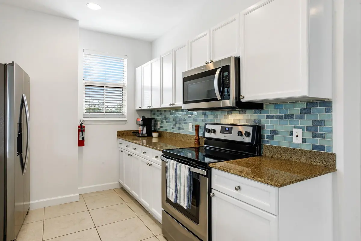 Photo 8 at 3960 N Flagler Drive 306, West Palm Beach