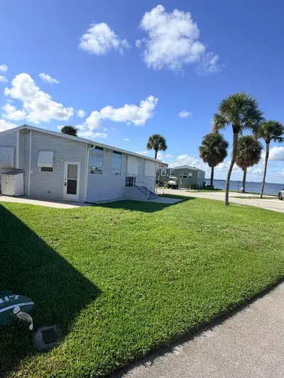 217 Nettles Boulevard, Jensen Beach – Mobile Home for sale