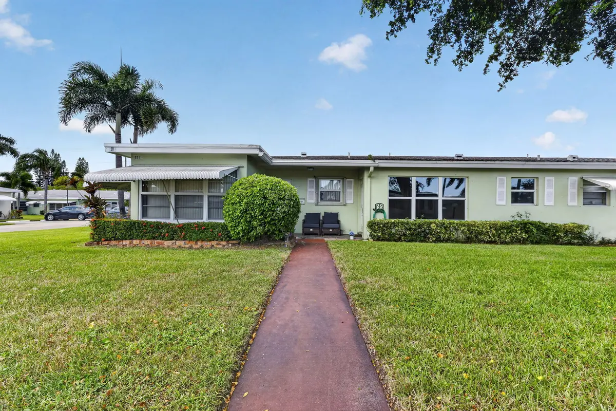 1-web-or-mls-_14A8474 at 211 COUNTRY Lane A, Boynton Beach
