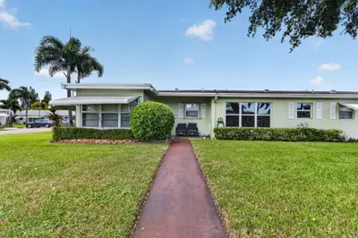 211 COUNTRY Lane A, Boynton Beach – Condominium for sale