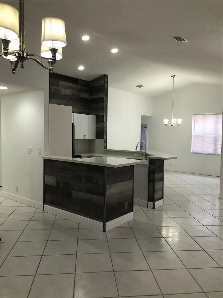Photo 7 at 887 SAVANNAH FALLS Drive, Weston