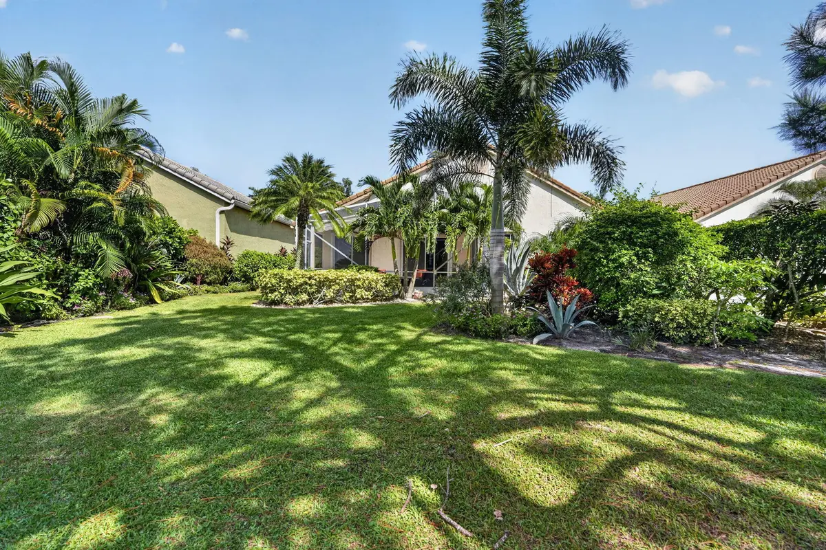 back oak knoll at 12850 Oak Knoll Drive, Palm Beach Gardens