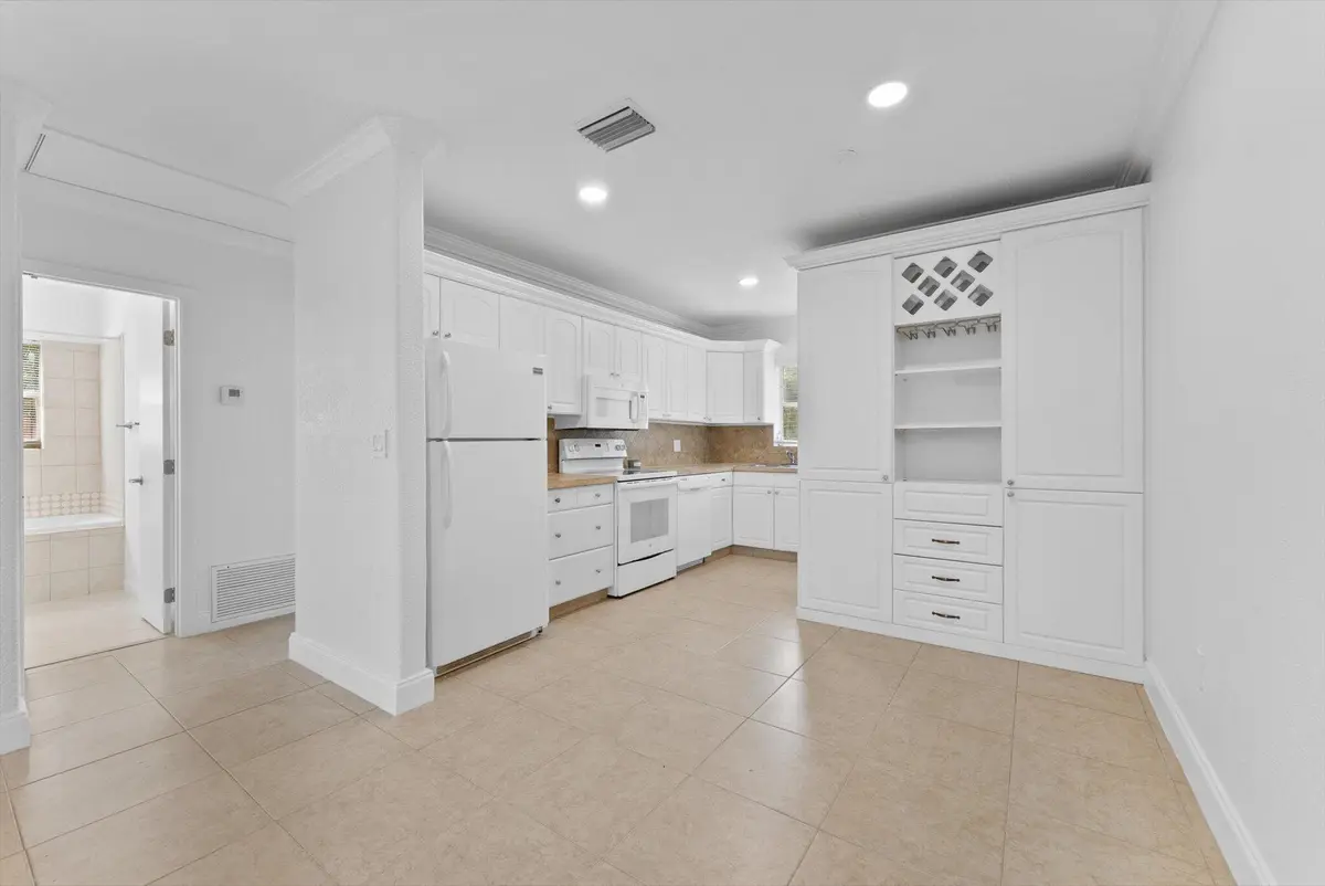 10-10 at 2631 NE 2nd Avenue, Boca Raton