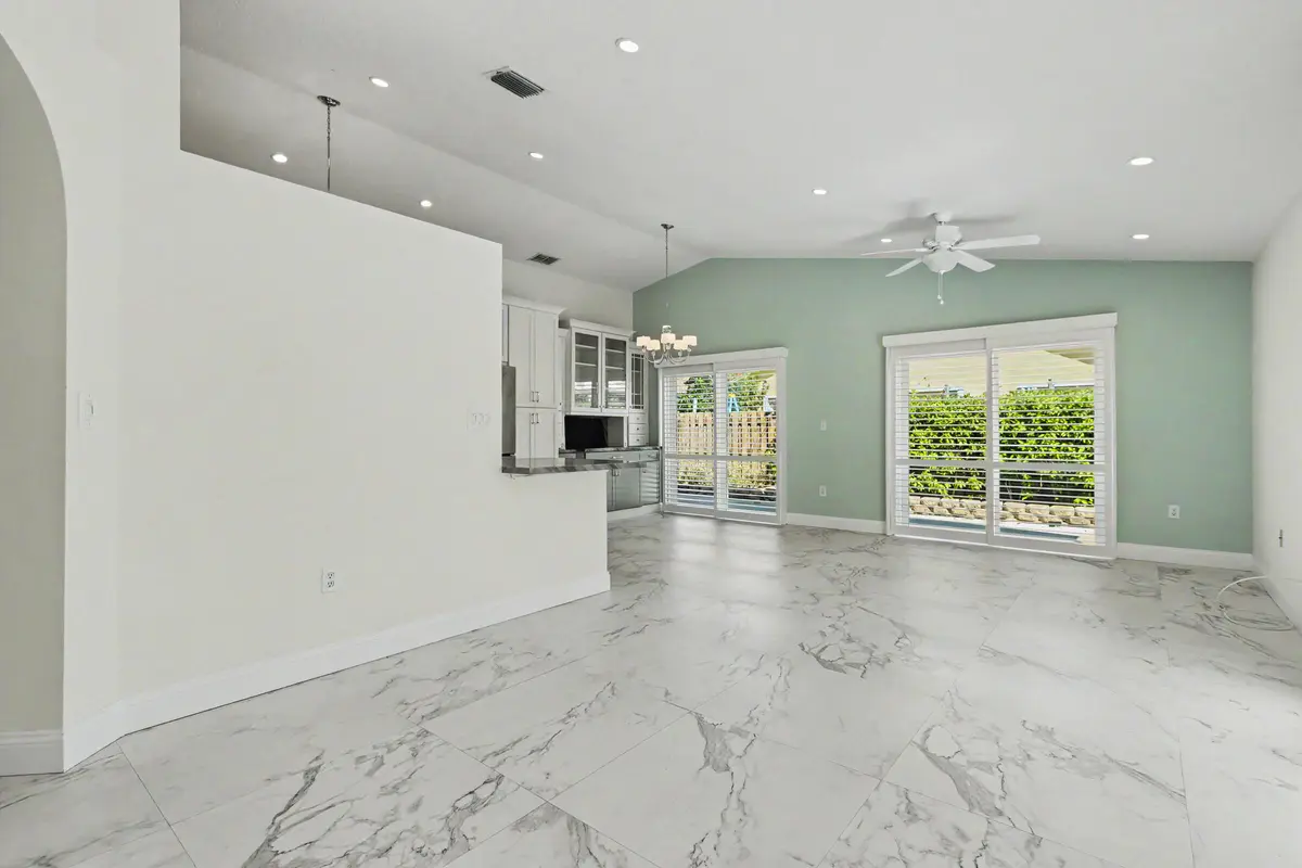 7461-35 at 7461 NW 167th Terrace, Hialeah