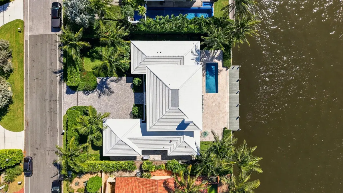 2284 Ibis Isle Rd W Palm Beach FL 06 at 2284 Ibis Isle Road, Palm Beach
