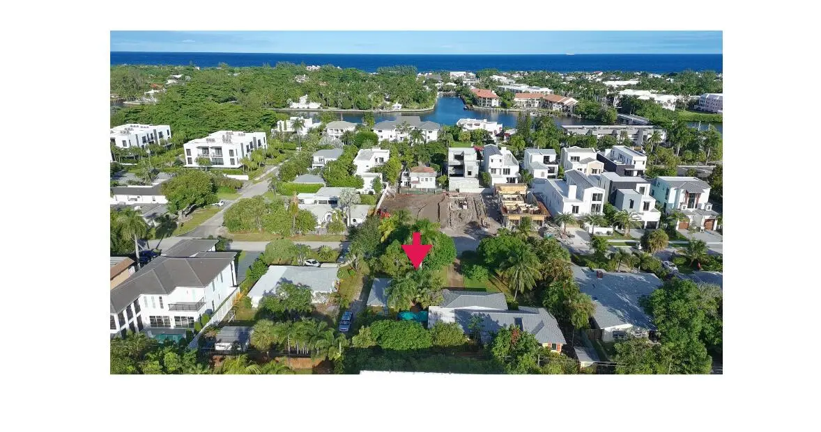 ocean with arrow at 824 NE 9TH Avenue, Delray Beach