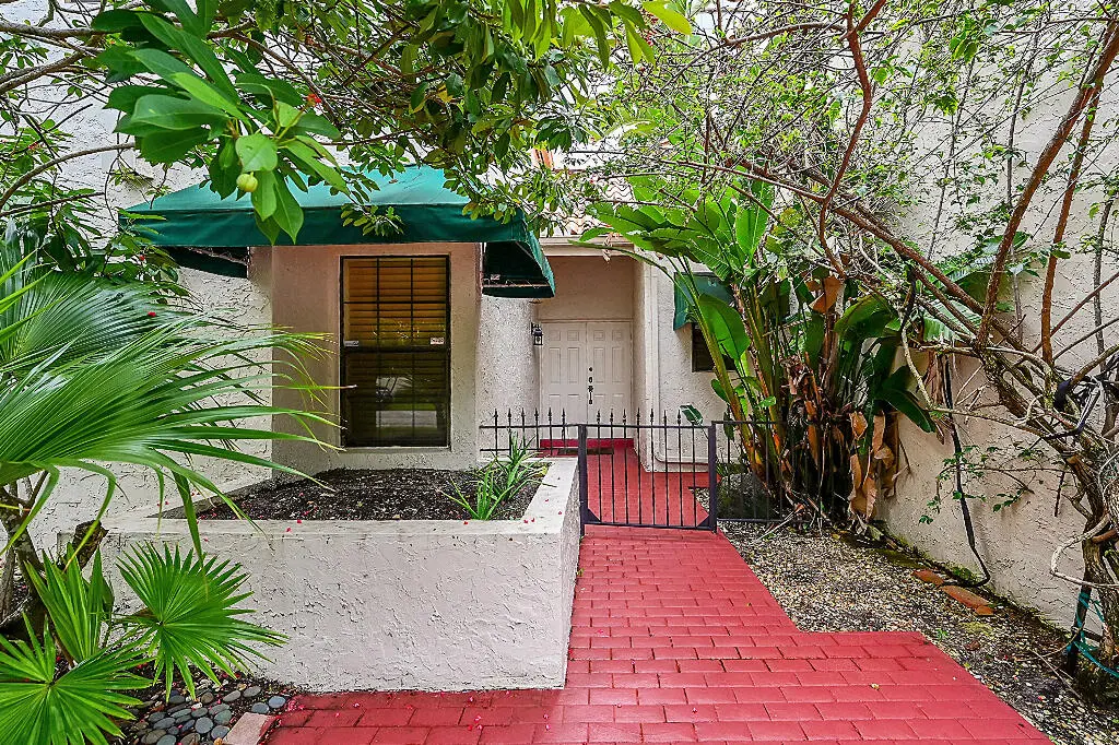 6130 Via Tierra Drive Entry at 6130 Via Tierra Drive, Boca Raton