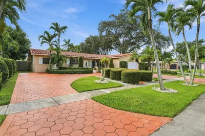 8670 NW 19TH Street, Pembroke Pines – Single Family Residence for sale