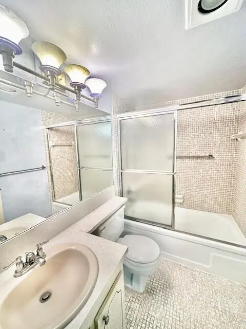 Main Bathroom at 59 Preston B, Boca Raton