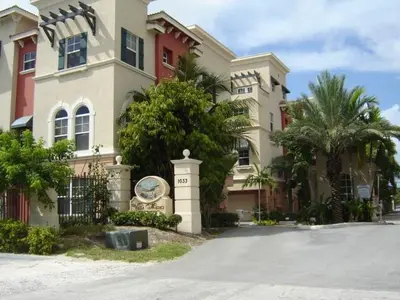 1033 NE 17th Way 1504, Fort Lauderdale – Townhouse for sale