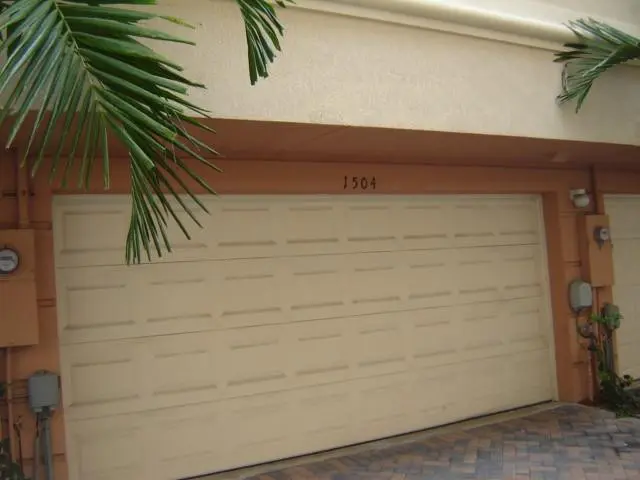 2 car garage at 1033 NE 17th Way 1504, Fort Lauderdale