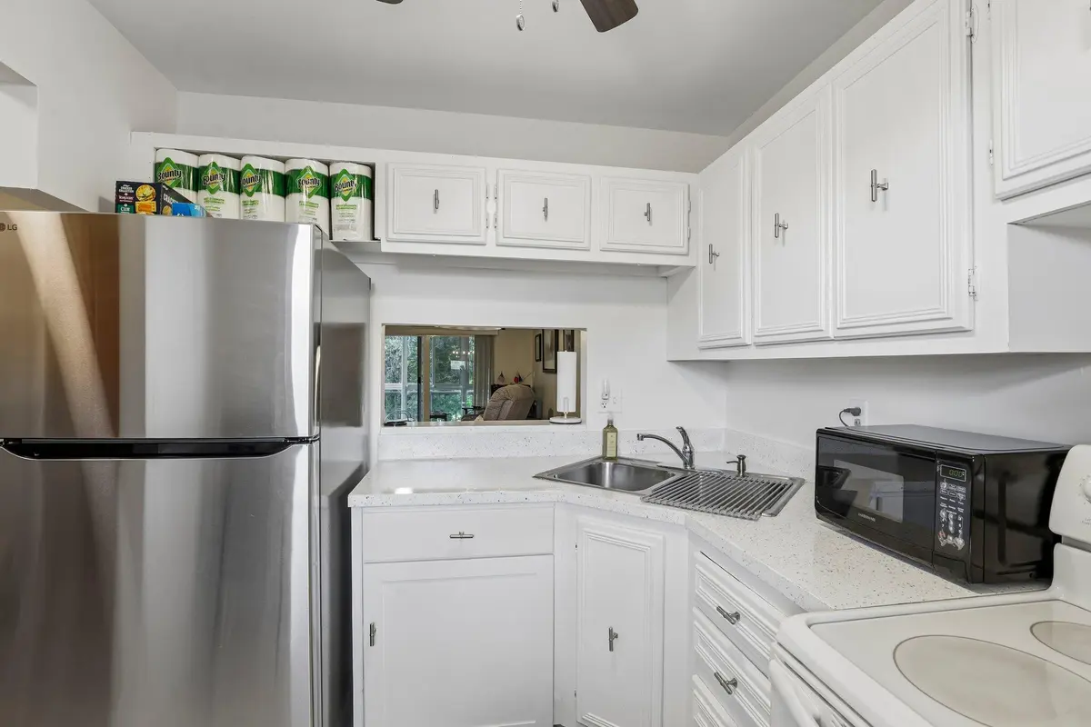 KITCHEN 2 at 8400 LAGOS DE CAMPO Boulevard 303, Tamarac