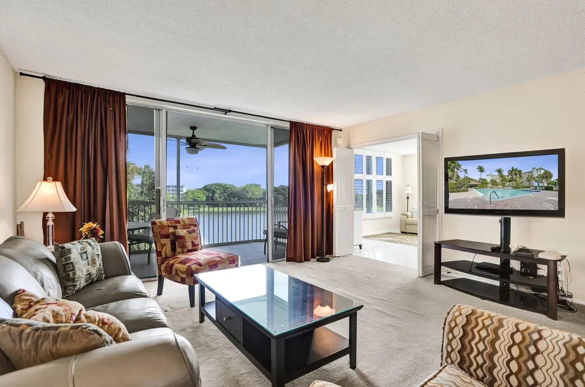 47-web-or-mls-DSC01582 at 2940 N COURSE Drive 401, Pompano Beach
