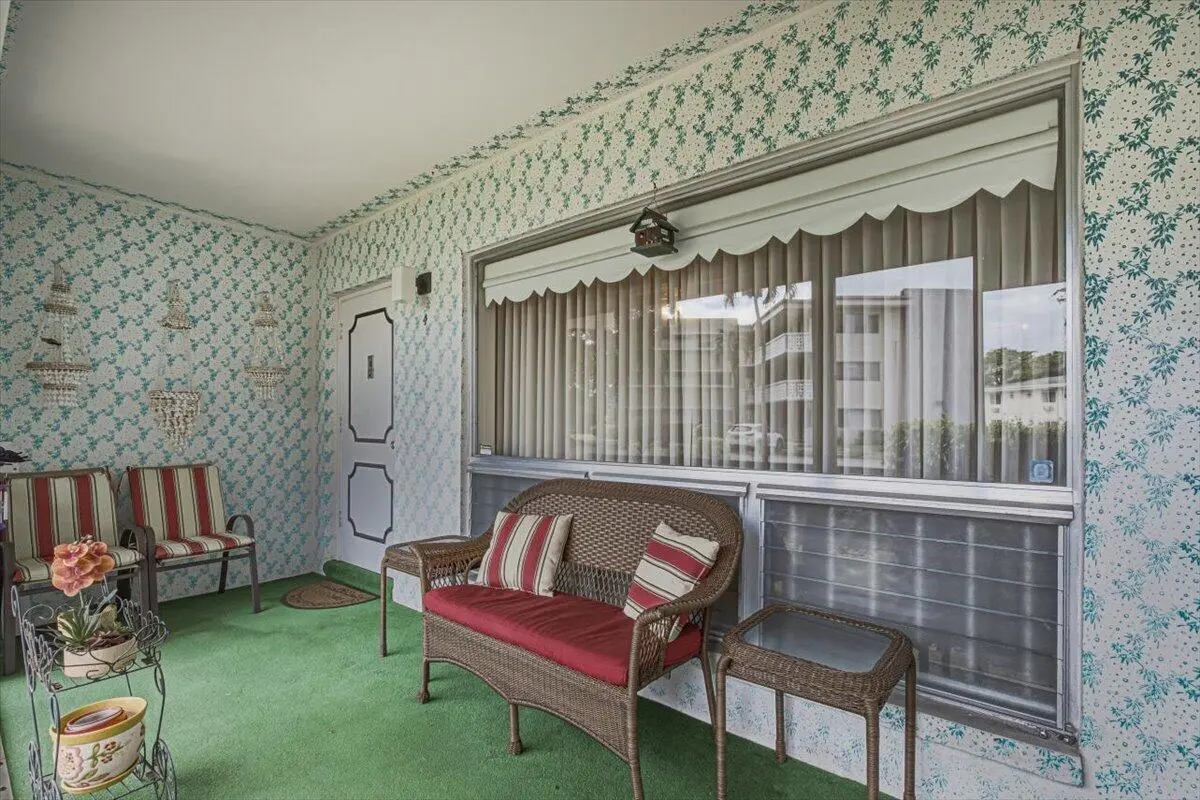 Patio at 500 S Luna Court 4, Hollywood