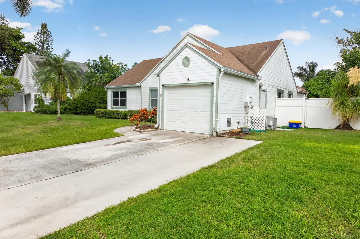 9 CEDAR Circle, Boynton Beach, FL – photo 2