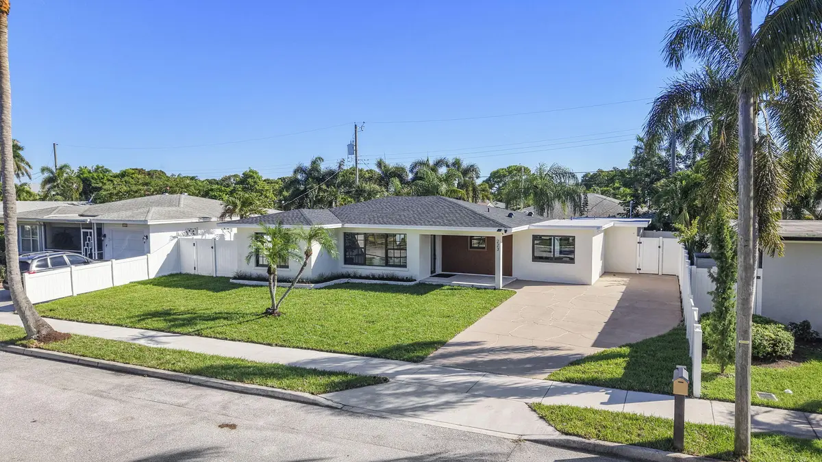 223 Vanderbilt at 223 Vanderbilt Drive, Lake Worth