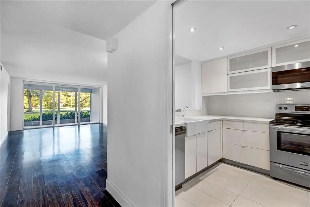 Photo 8 at 605 OAKS Drive 104, Pompano Beach