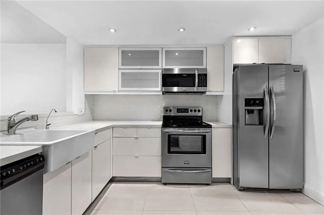 Photo 9 at 605 OAKS Drive 104, Pompano Beach