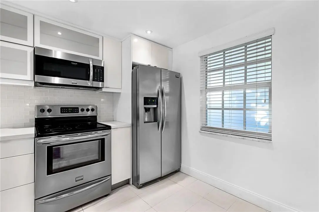 Photo 11 at 605 OAKS Drive 104, Pompano Beach