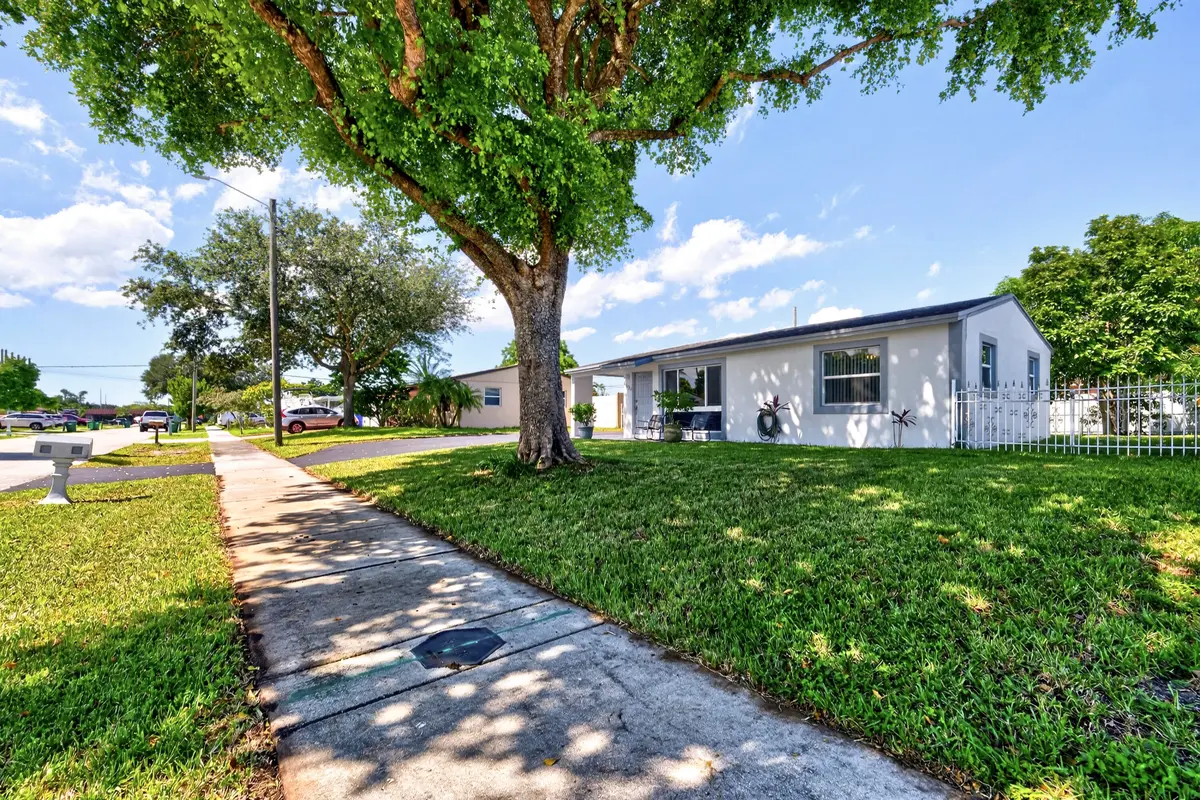 _DSC0797 at 4821 SW 18TH Street, Fort Lauderdale