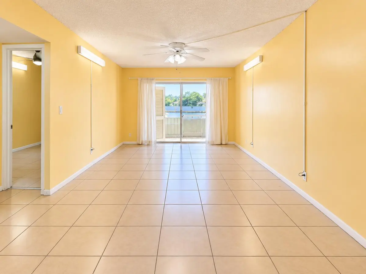 livingroom 2 at 632 NW 13TH Street 0120, Boca Raton