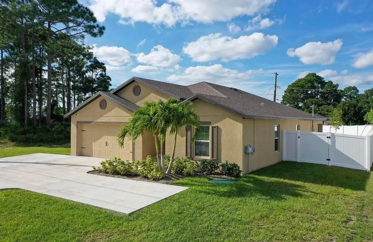 66C21200-064C-48AB-B197-180FF709FABC at 1381 SW Paar Drive, Port St. Lucie
