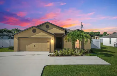 1381 SW Paar Drive, Port St. Lucie – Single Family Residence for sale
