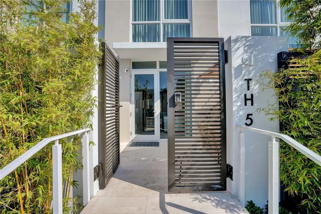 Photo 4 at 401 N BIRCH Road TH5, Fort Lauderdale