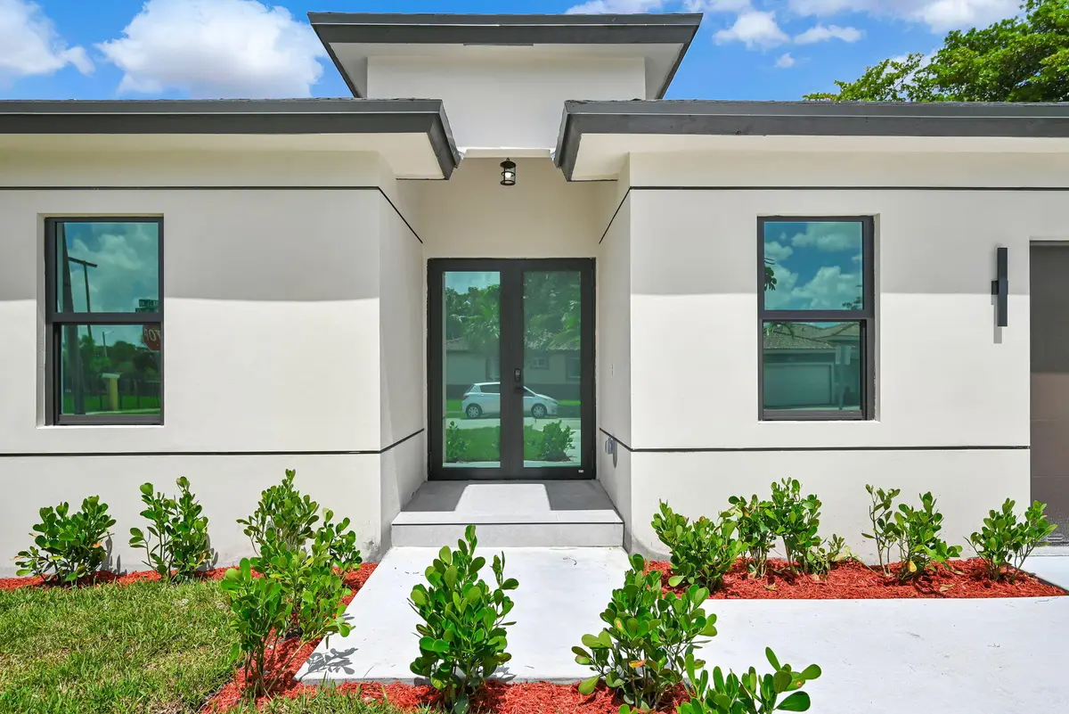 16-web-or-mls-DSC_8499 at 2791 NW 11TH Court, Fort Lauderdale