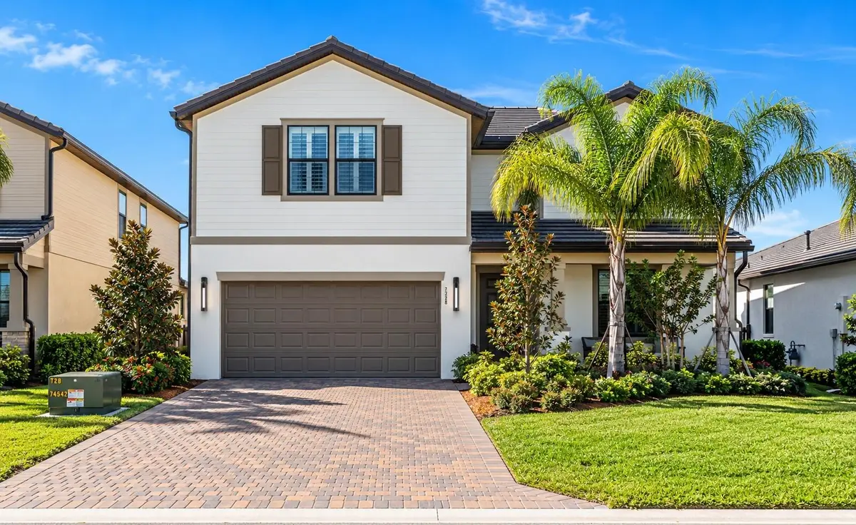 exterior_updated_lights at 728 S E Boboli Way, Port St. Lucie