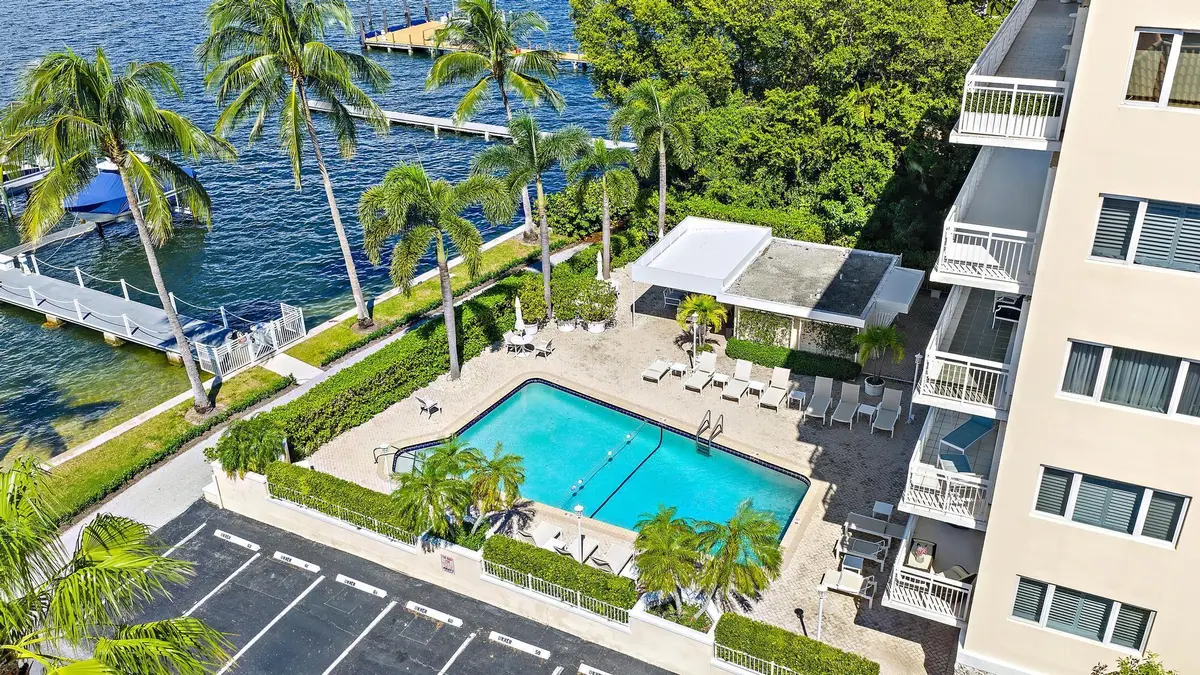 Pool at 250 BRADLEY Place 408, Palm Beach