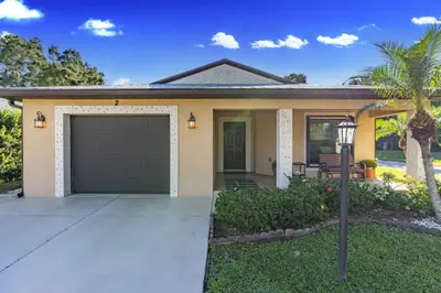 2 S Granada Lane, Port St. Lucie – Single Family Residence for sale