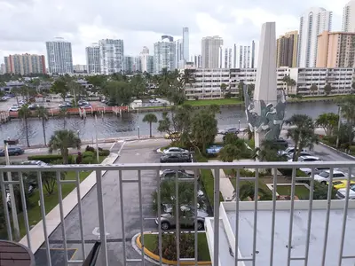 300 BAYVIEW Drive 403, Sunny Isles Beach – Condominium for rent