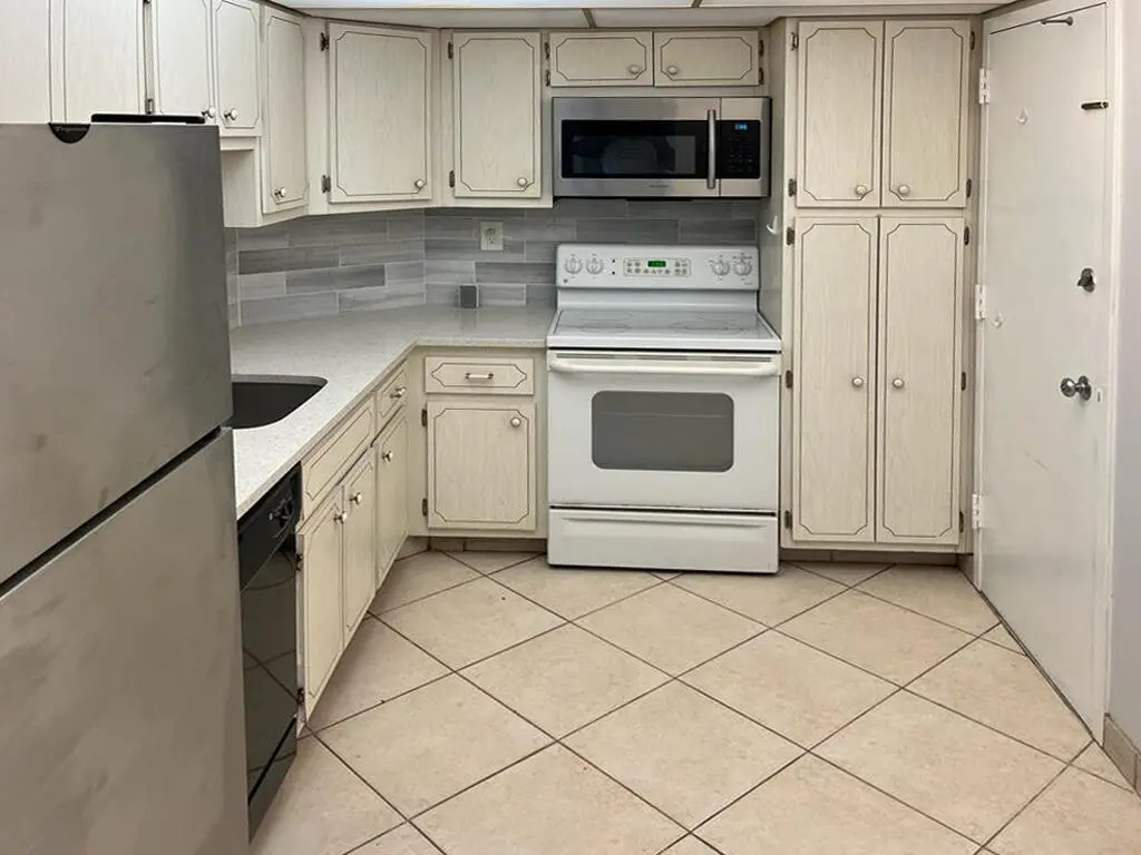 Kitchen at 300 BAYVIEW Drive 403, Sunny Isles Beach