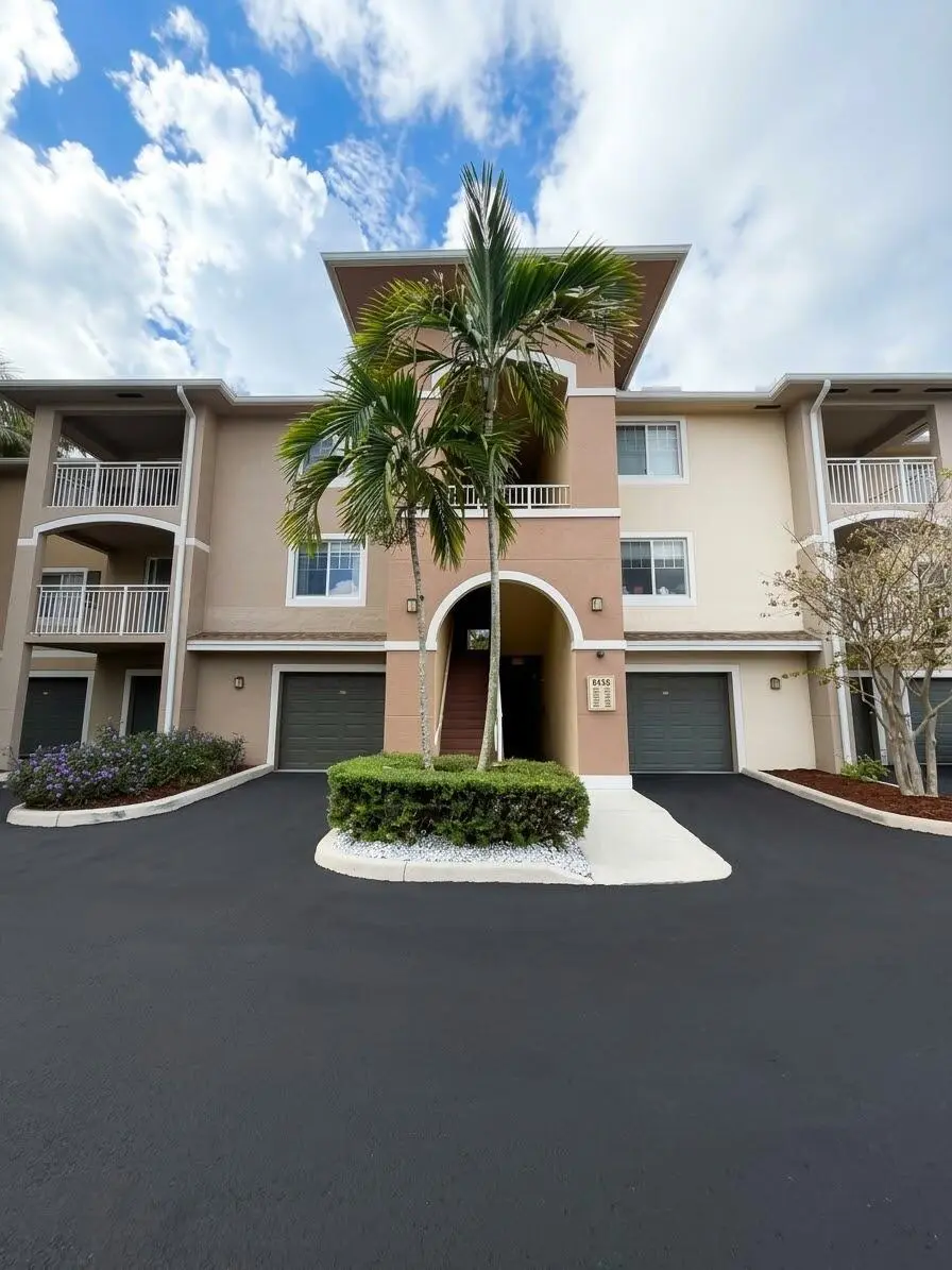 Entrance at 6458 EMERALD DUNES Drive 208, West Palm Beach