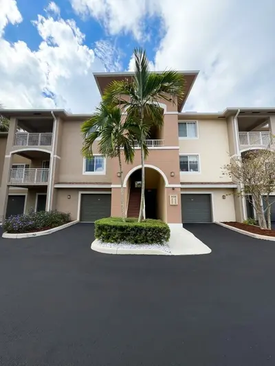 6458 EMERALD DUNES Drive 208, West Palm Beach – Condominium for rent