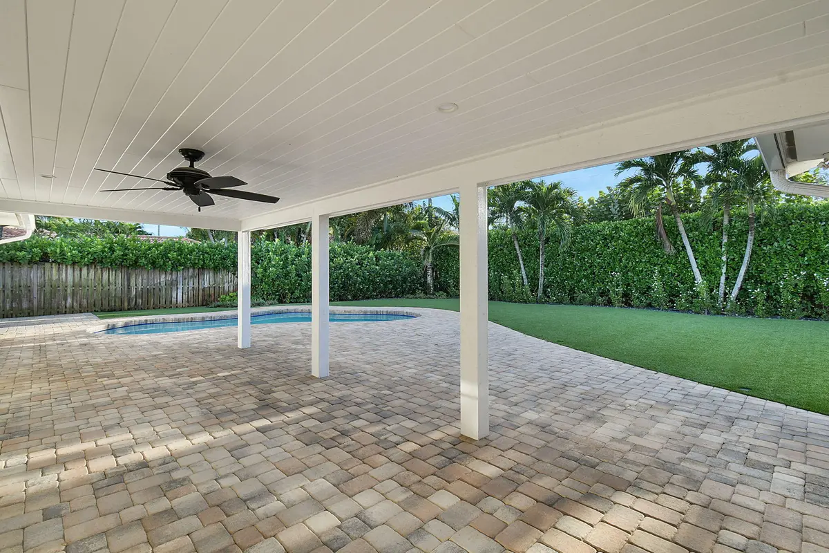 Porch at 215 GOLFVIEW Drive, Tequesta