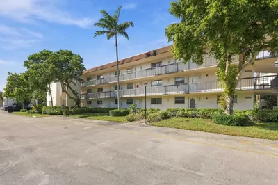 7400 NW 17TH Street 202, Plantation – Condominium for sale
