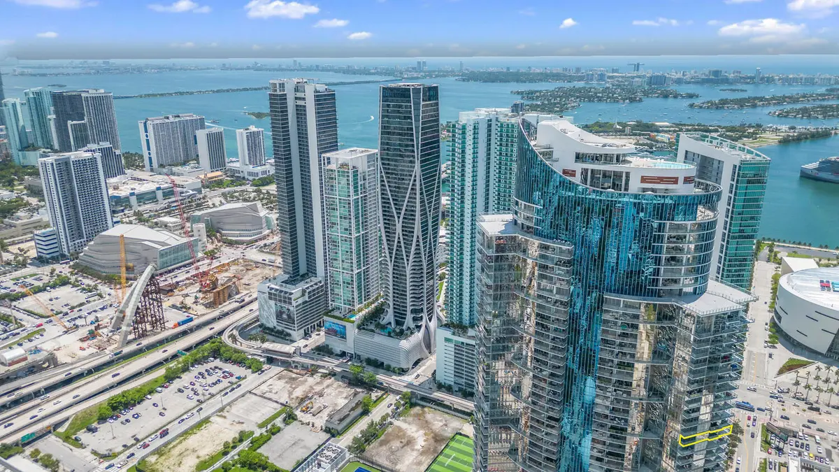 851 NE 1st Ave Apt 3512 Miami-large-039- at 851 NE 1st Avenue 3502, Miami